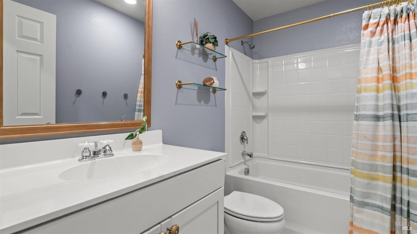 528 Jade Street photo 27