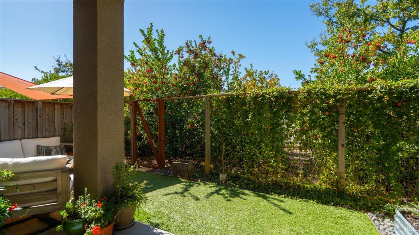 528 Jade Street photo 28