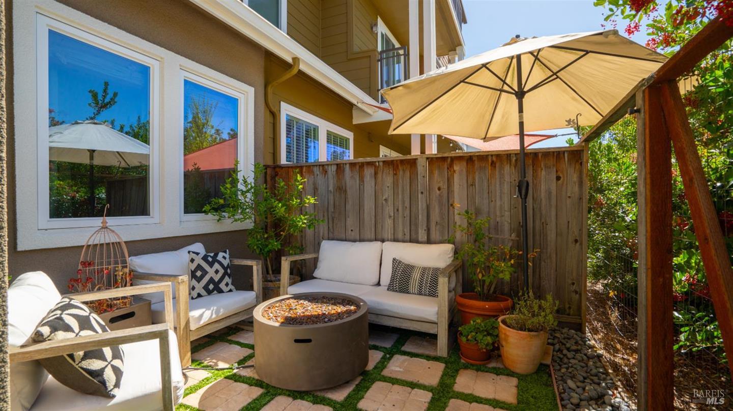 528 Jade Street photo 29