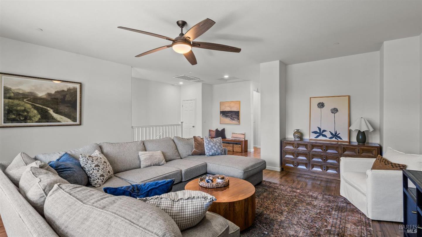 528 Jade Street photo 4