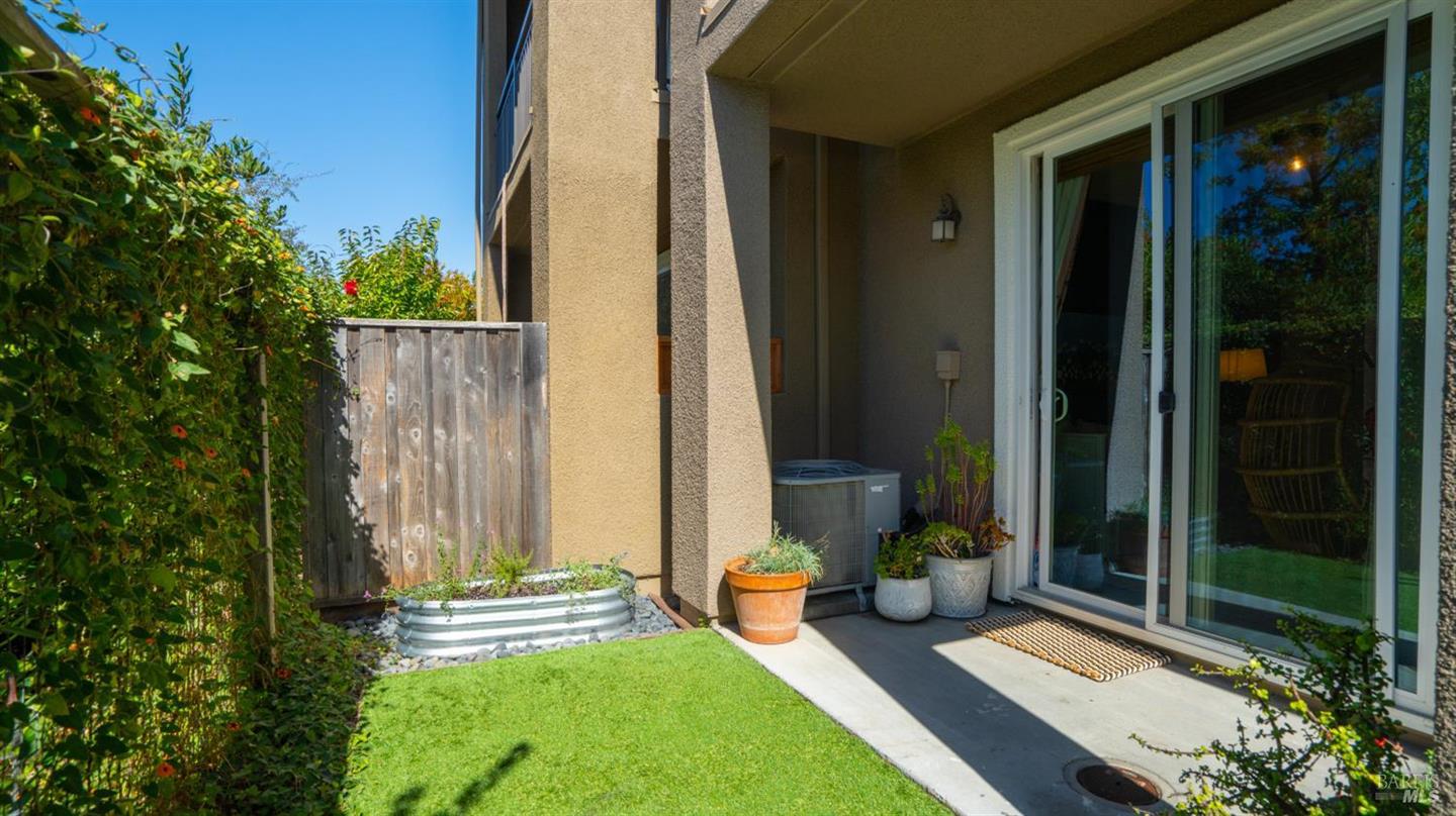 528 Jade Street photo 31