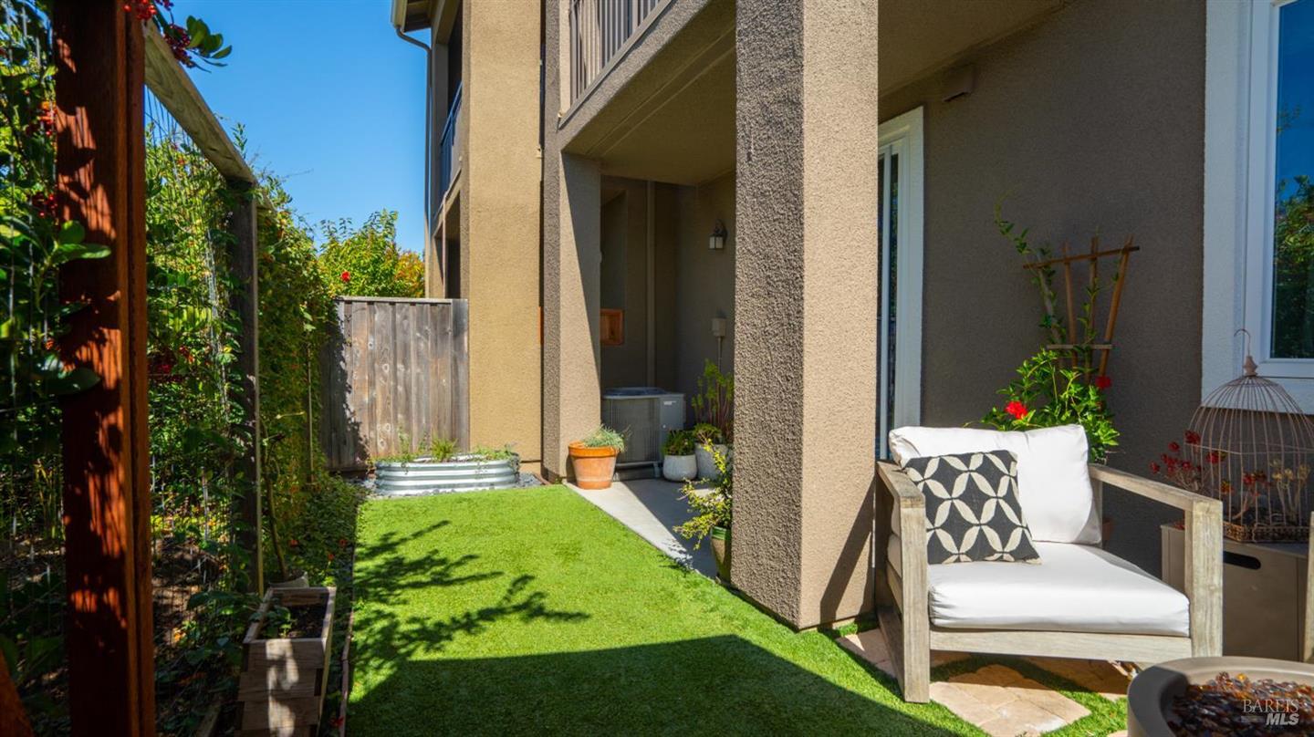 528 Jade Street photo 32
