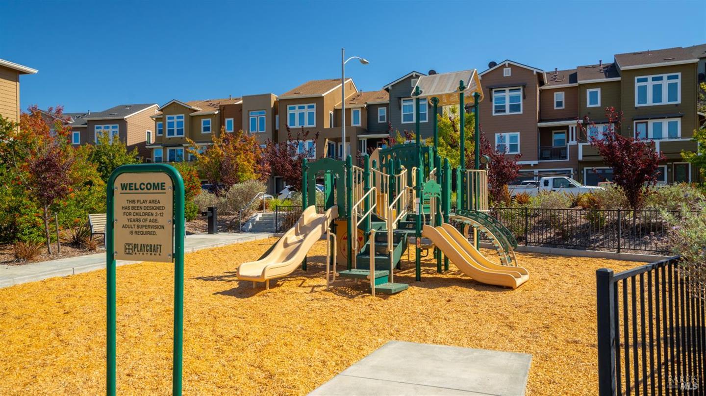 528 Jade Street photo 38