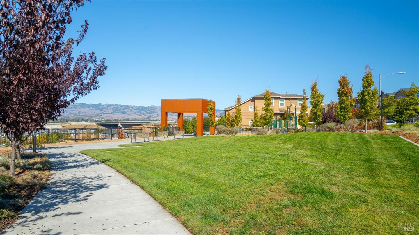 528 Jade Street photo 40