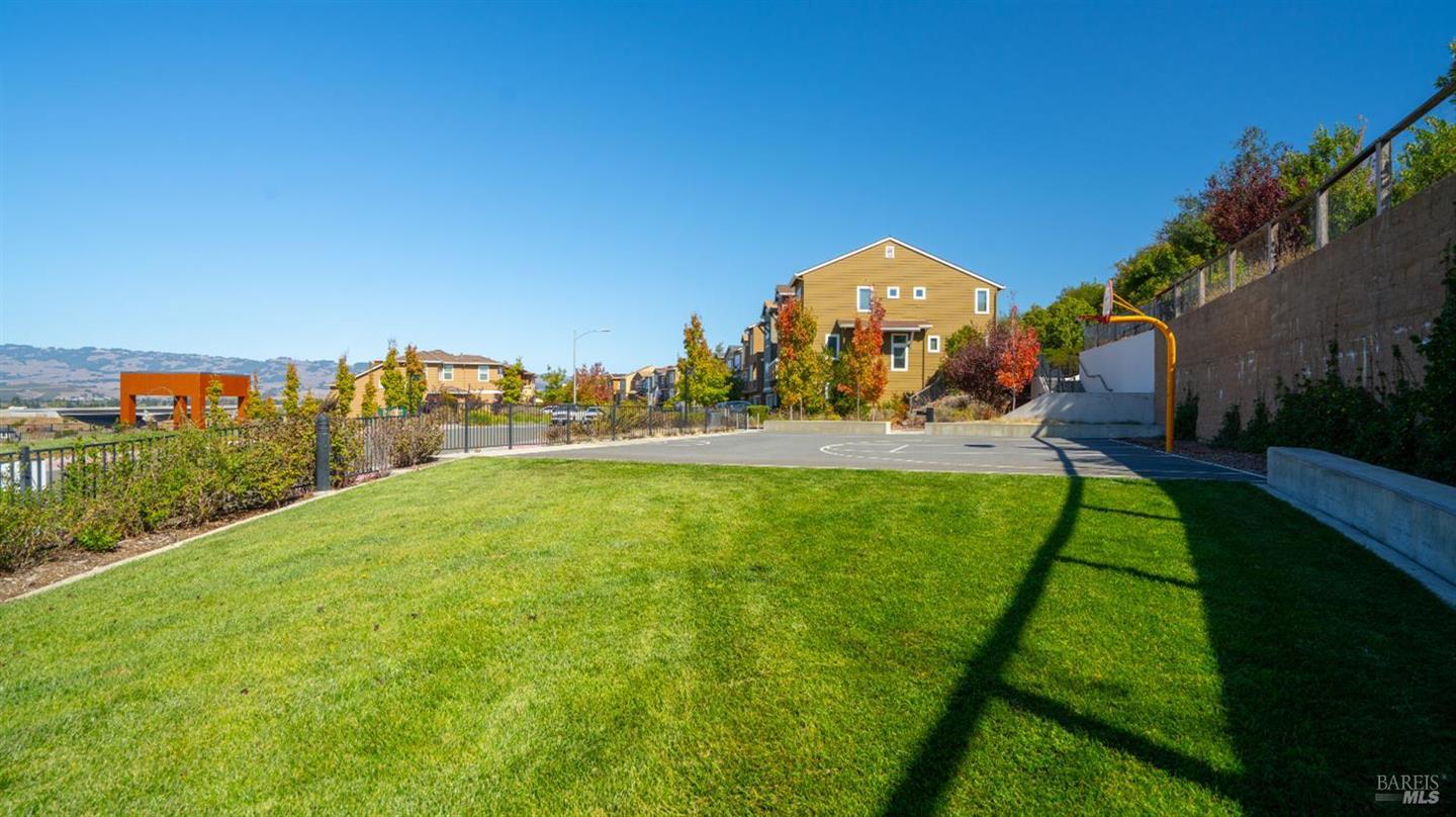 528 Jade Street photo 41
