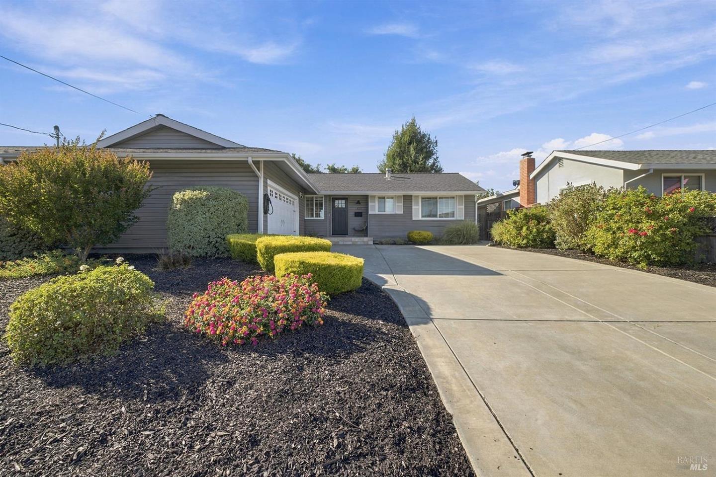 1525 Weaverly Drive photo 4