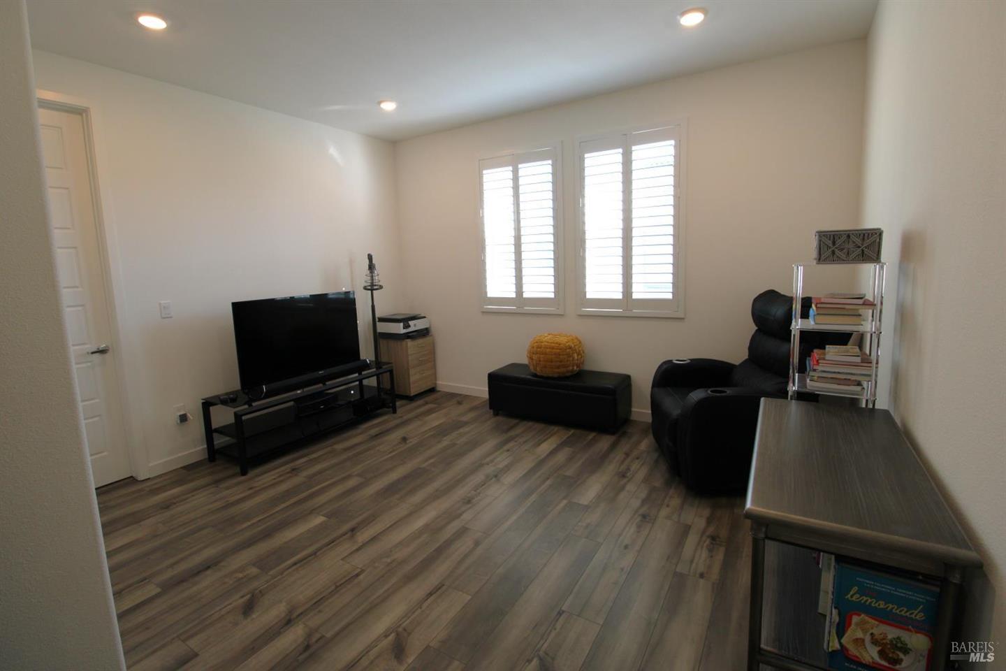 309 Caulfield Lane photo 25