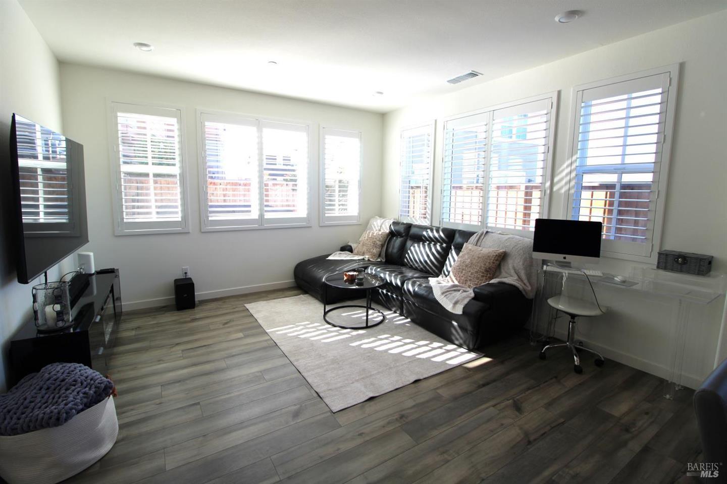 309 Caulfield Lane photo 9