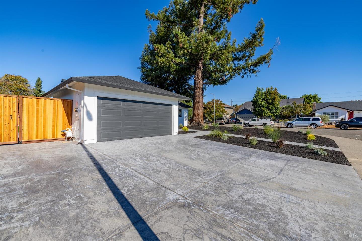 1669 San Marino Drive photo 3