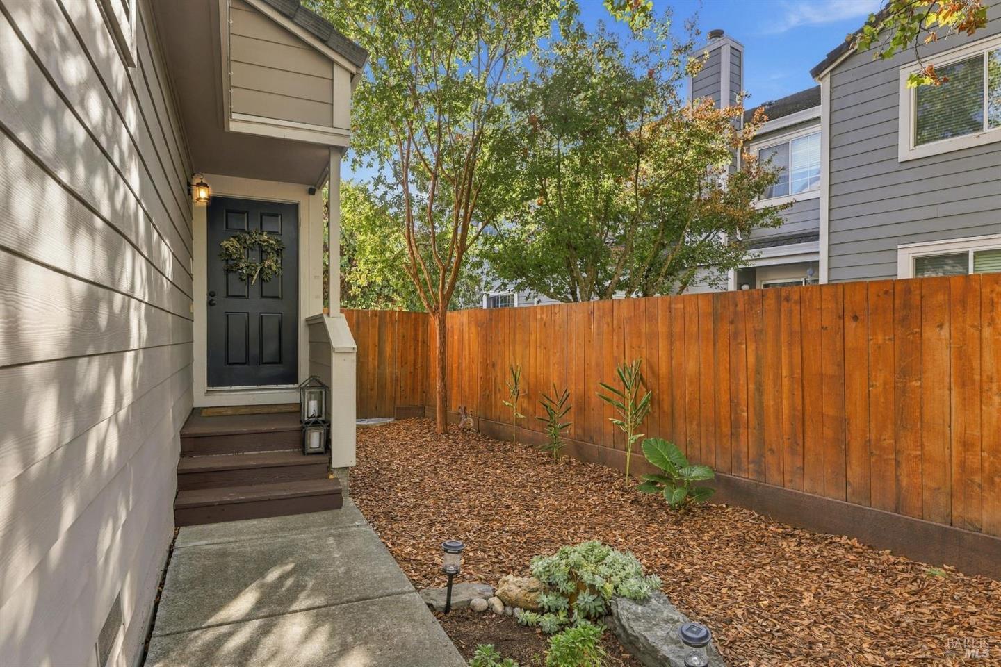 1737 Madeira Circle photo 3