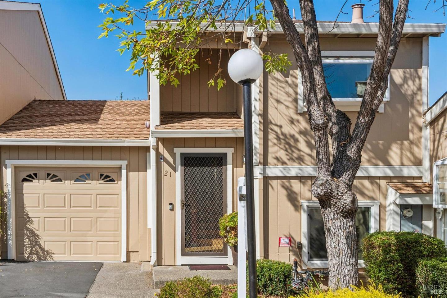 21 Acorn Circle, Petaluma, CA 94952/94954