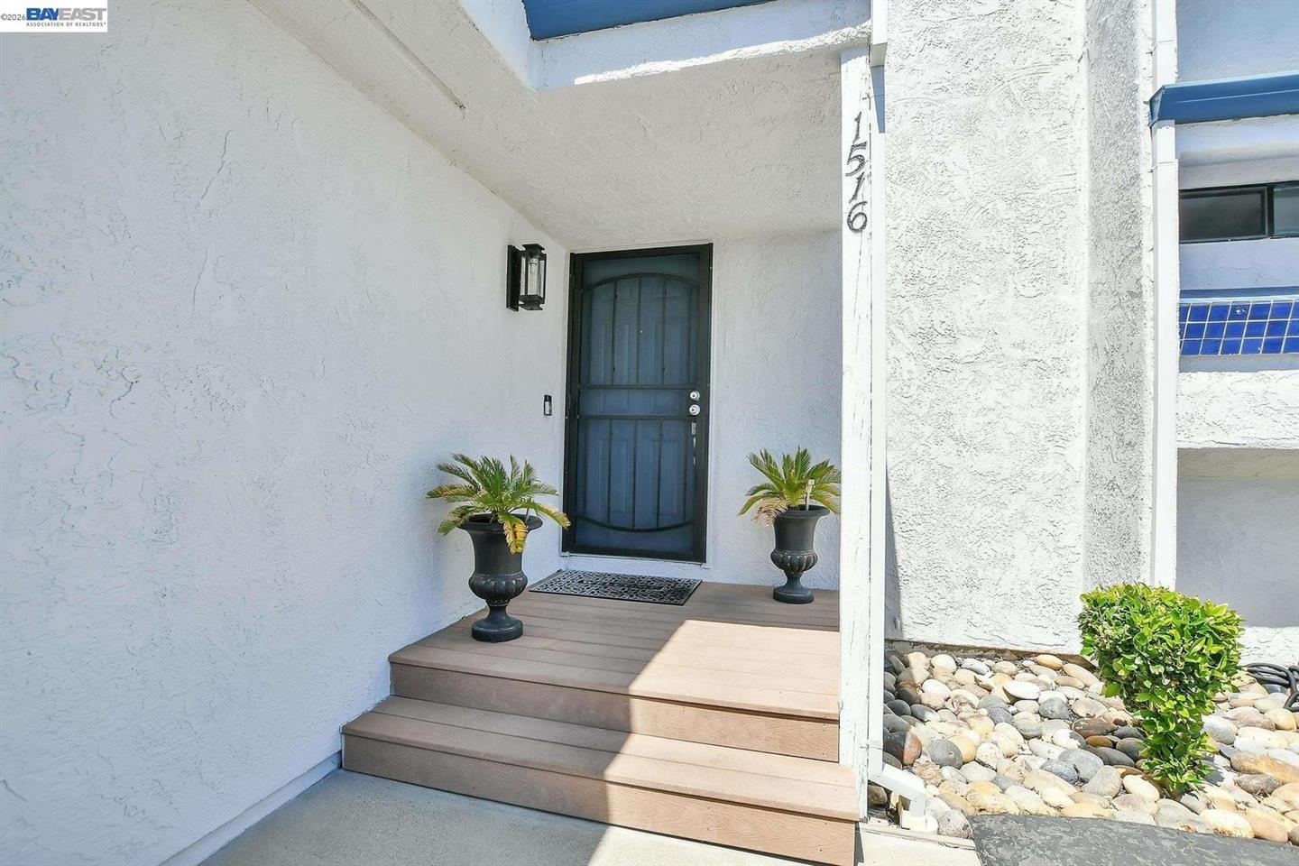 1516 Trawler St photo 30