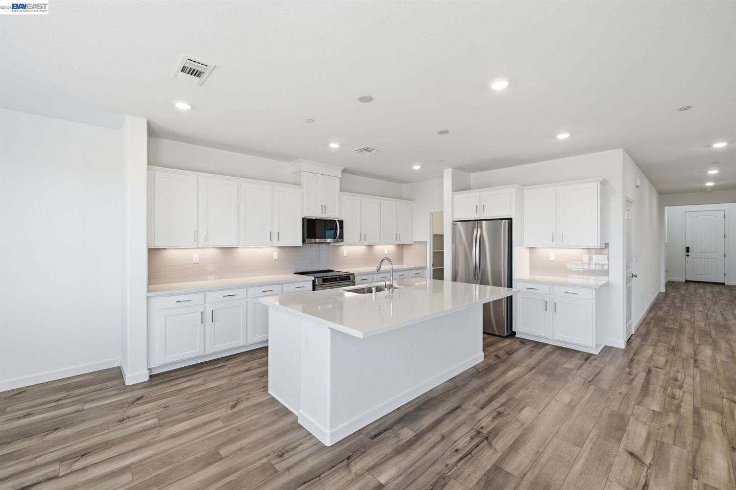 1028 Bluebell Circle photo 2