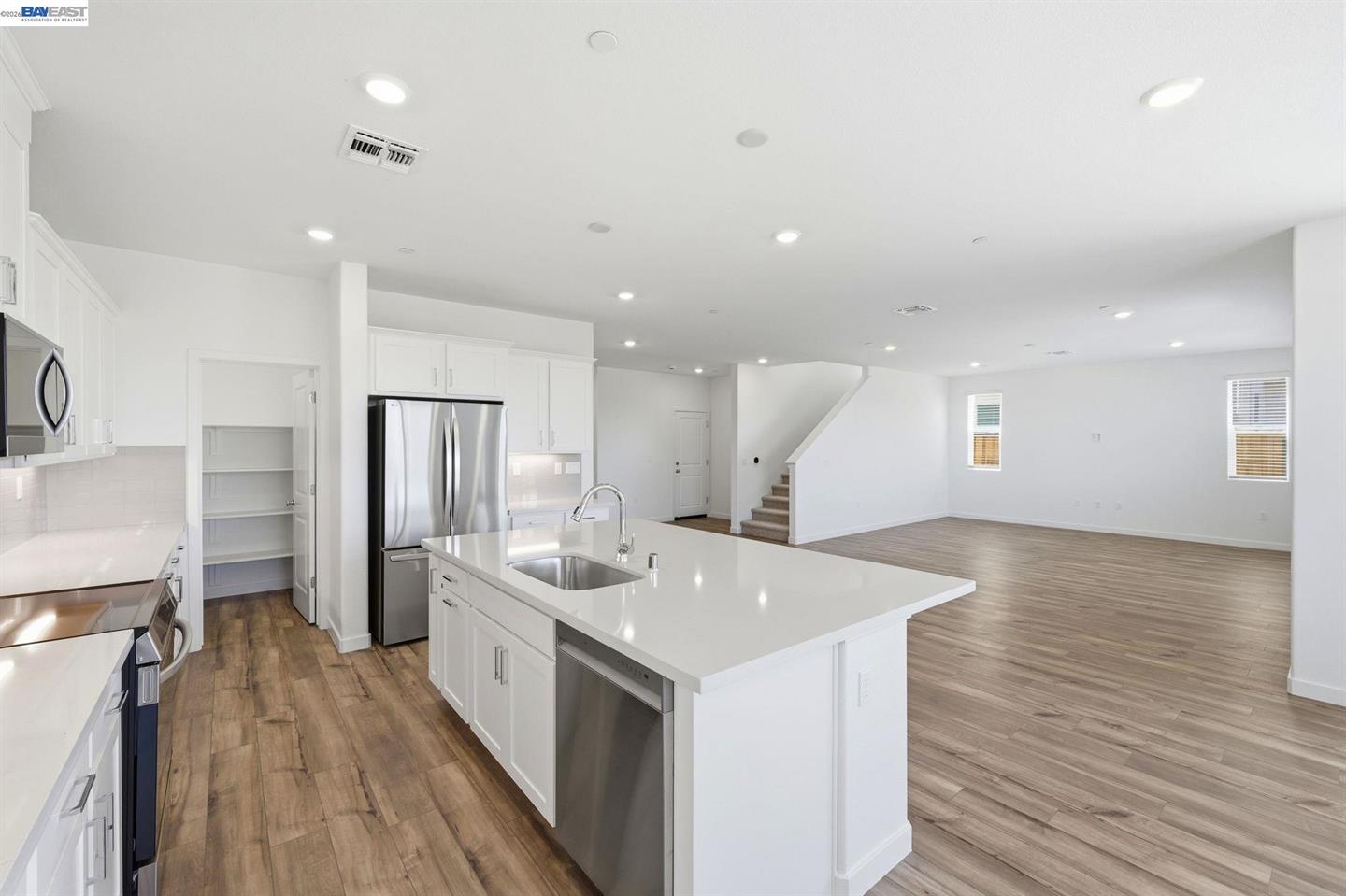 1028 Bluebell Circle photo 3