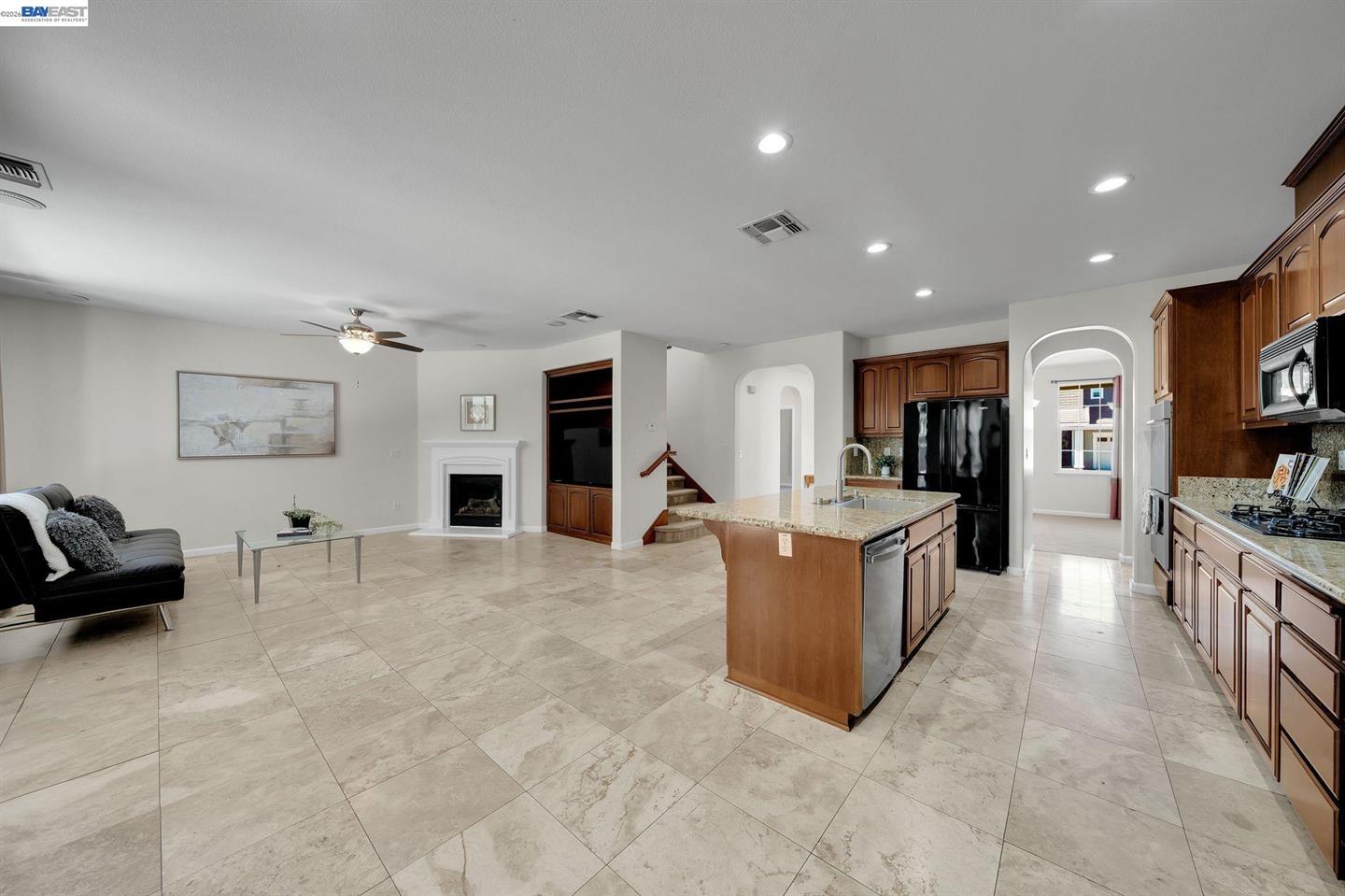 6391 Crystal Springs Cir photo 4