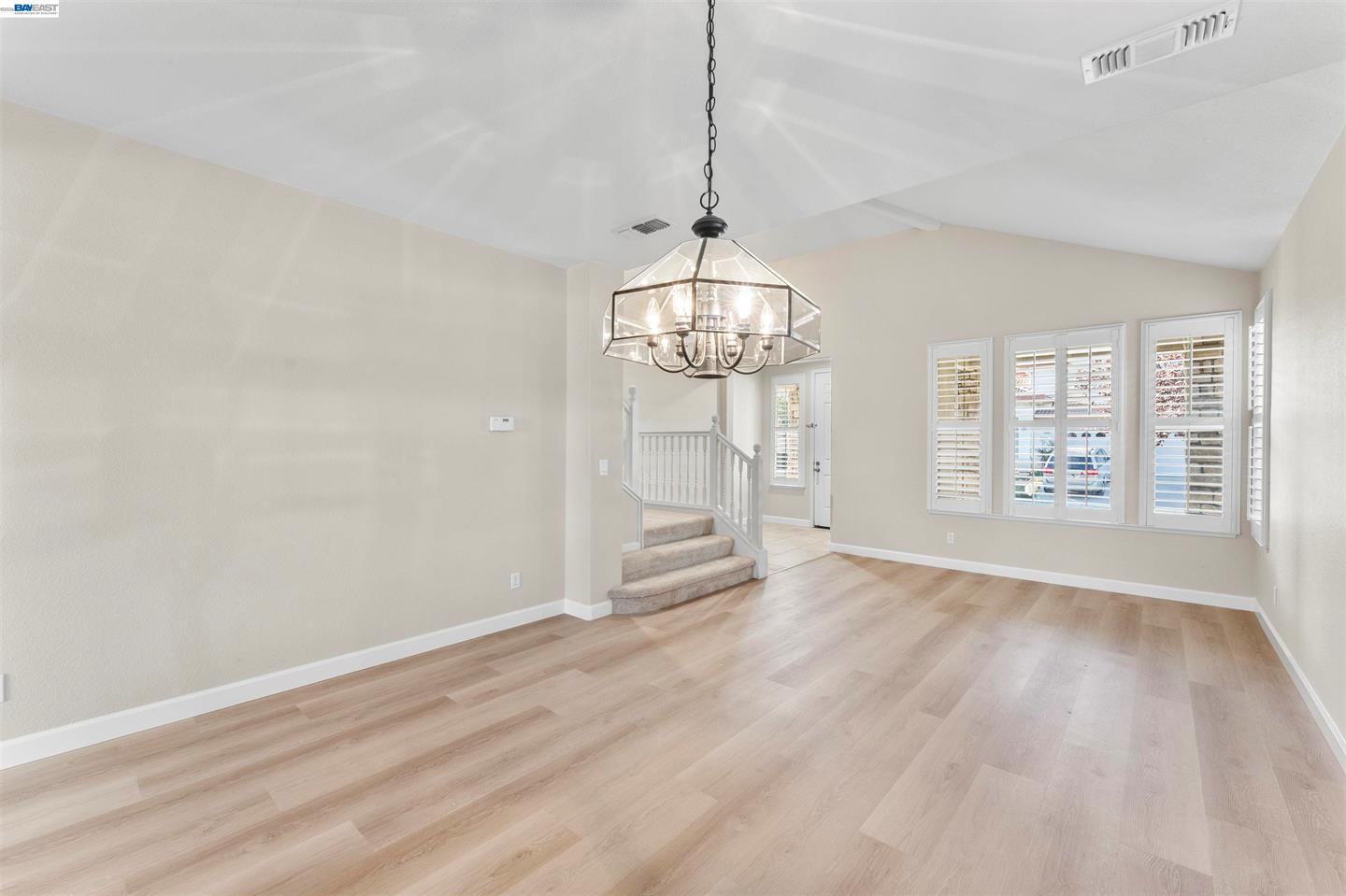 2652 Crescent Way photo 7
