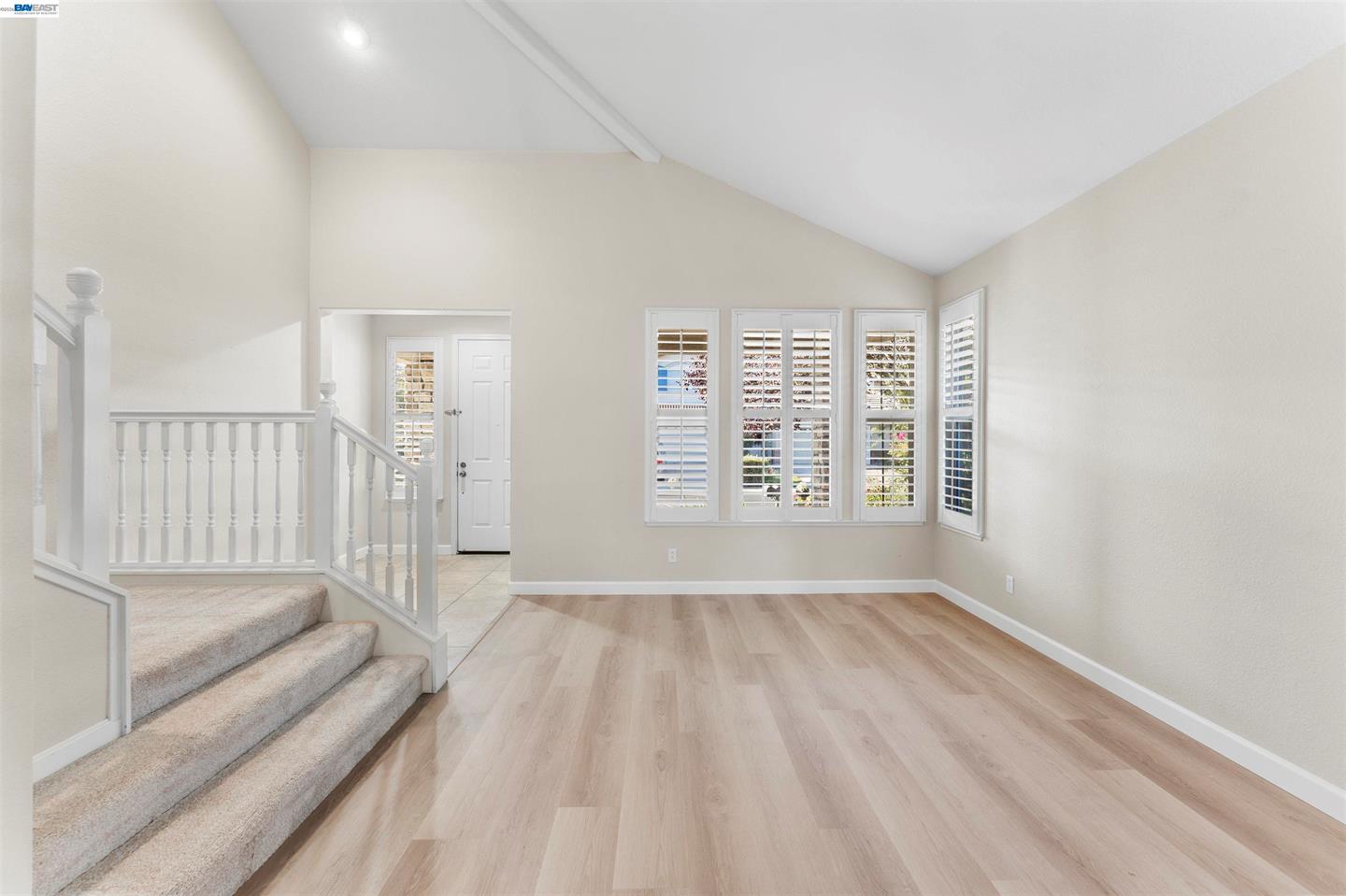 2652 Crescent Way photo 8