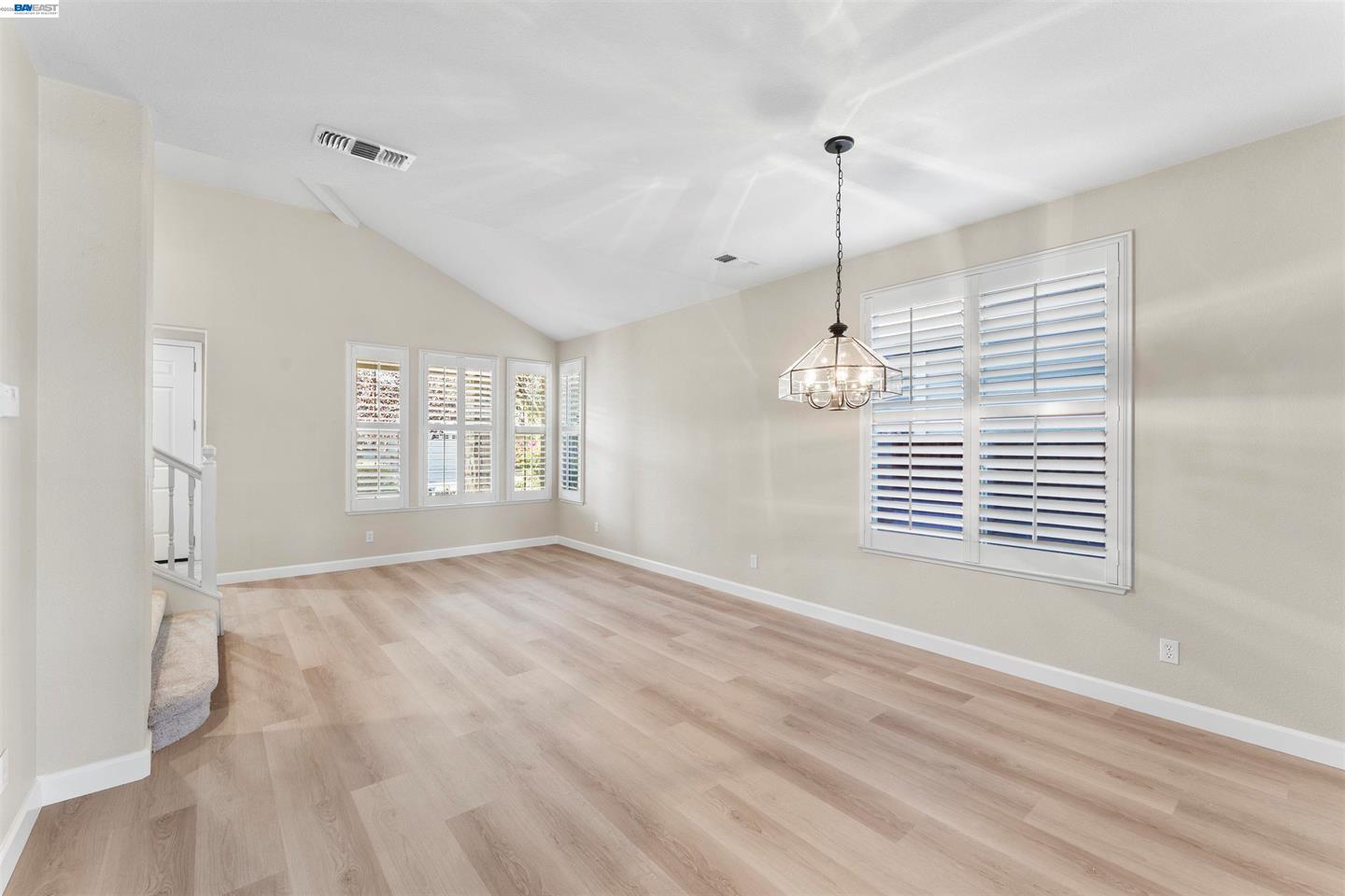 2652 Crescent Way photo 9