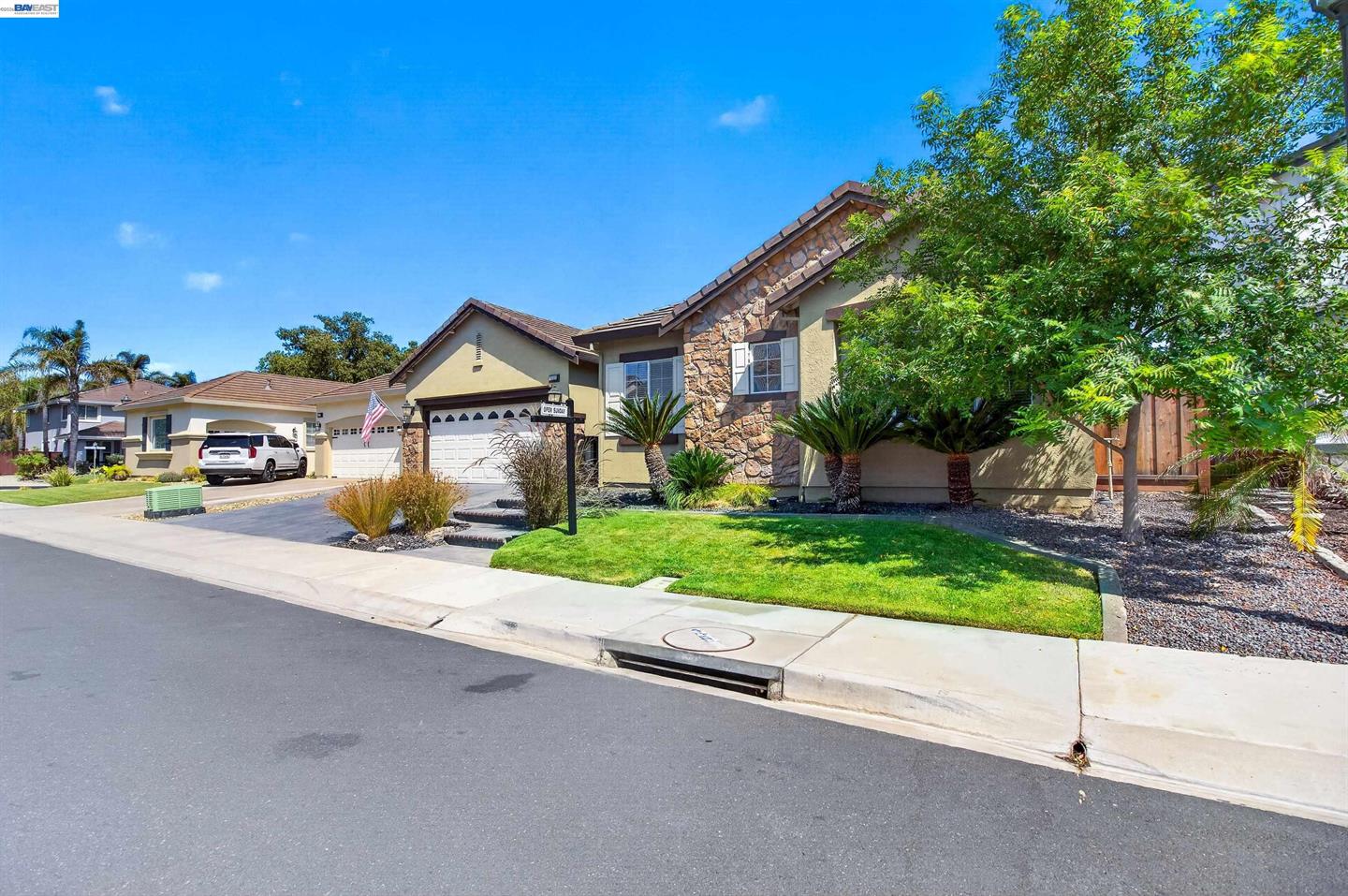 2243 Winchester Loop photo 2