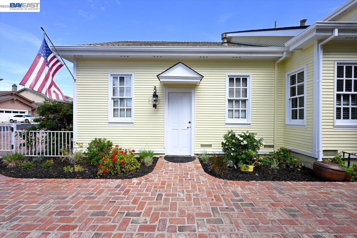 4450 Driftwood Ct photo 14