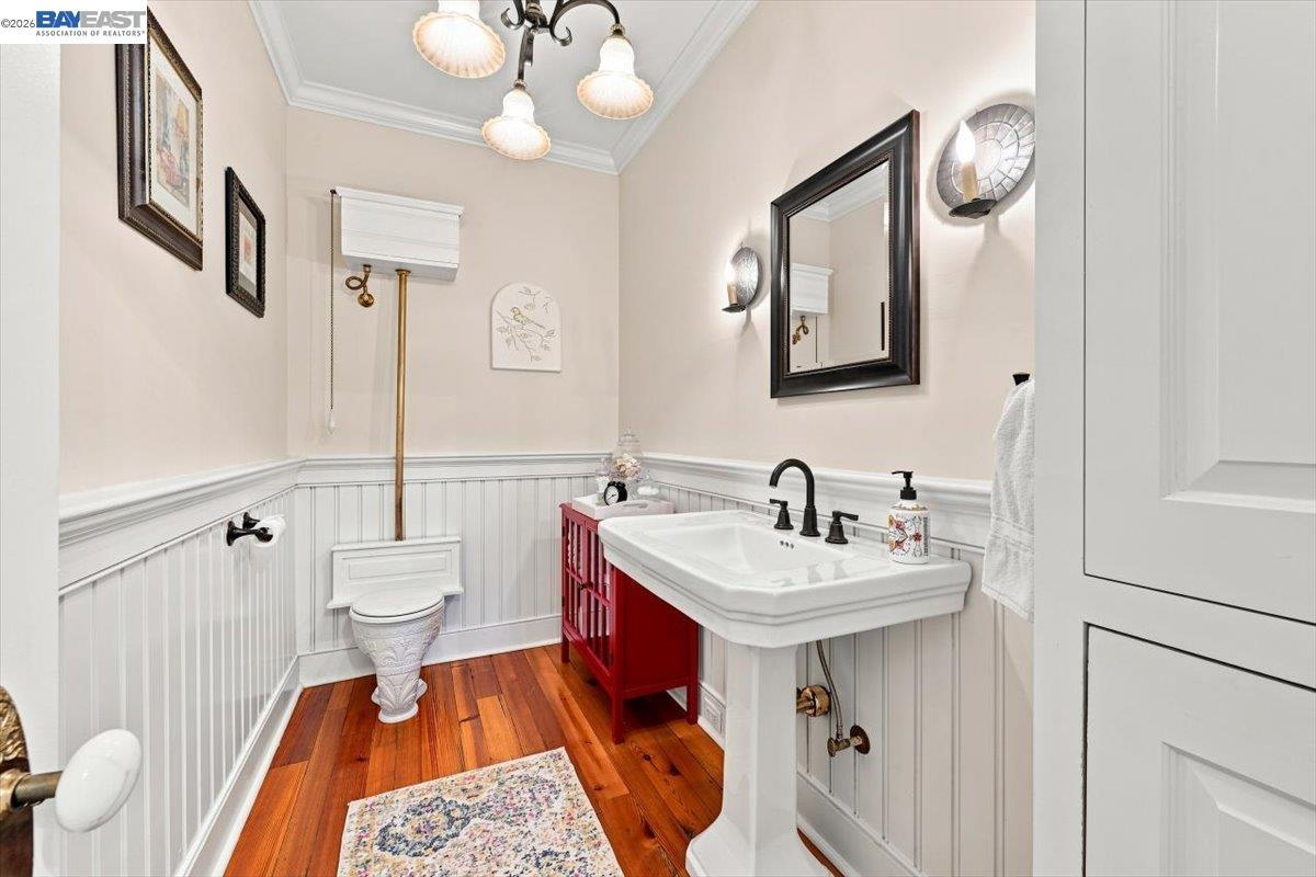 4450 Driftwood Ct photo 32