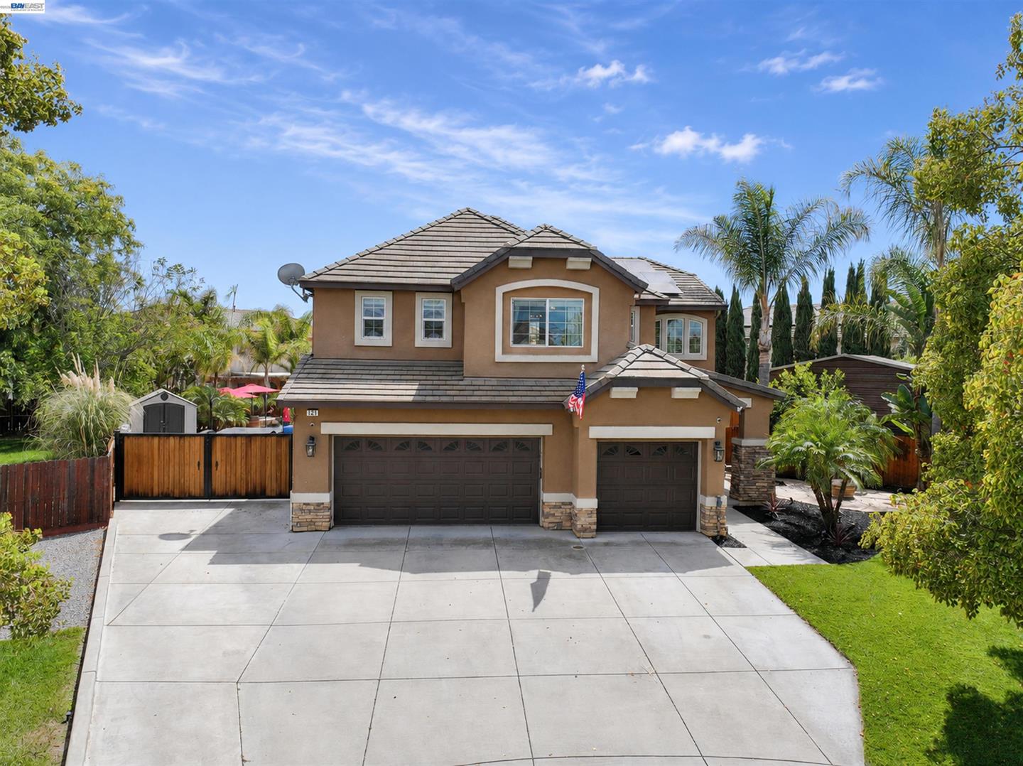 124 Tennyson Ct photo 2