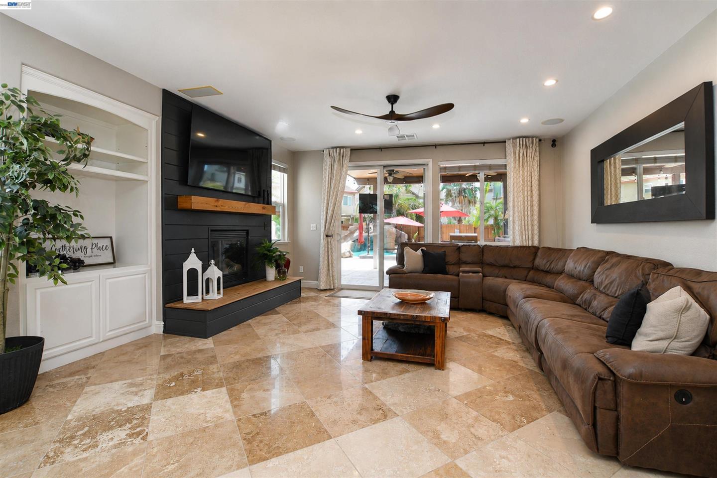 124 Tennyson Ct photo 12