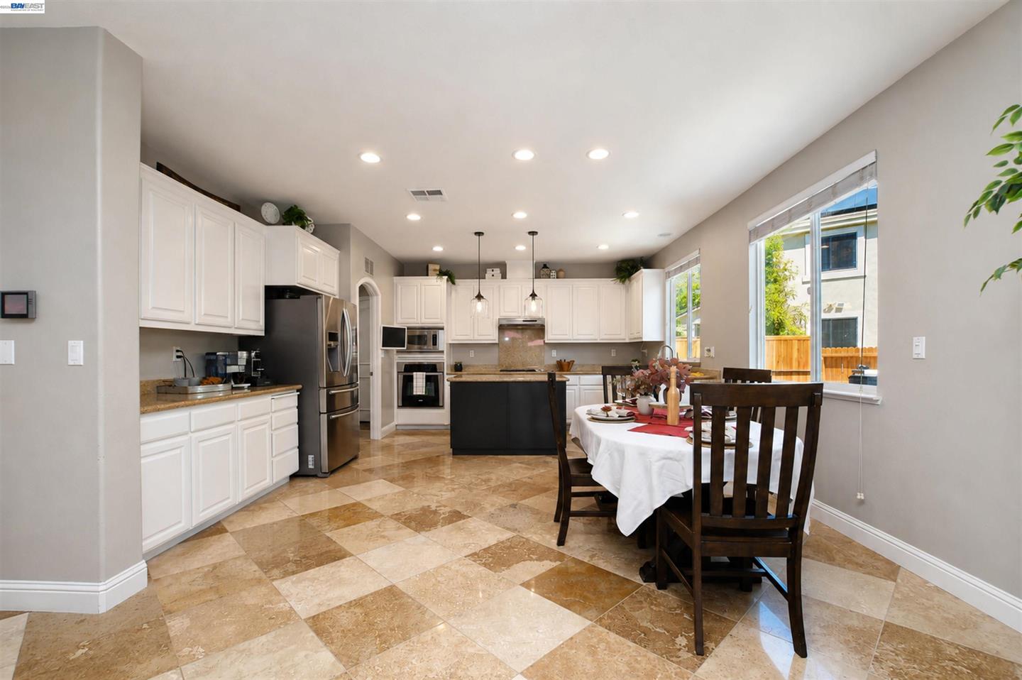 124 Tennyson Ct photo 14