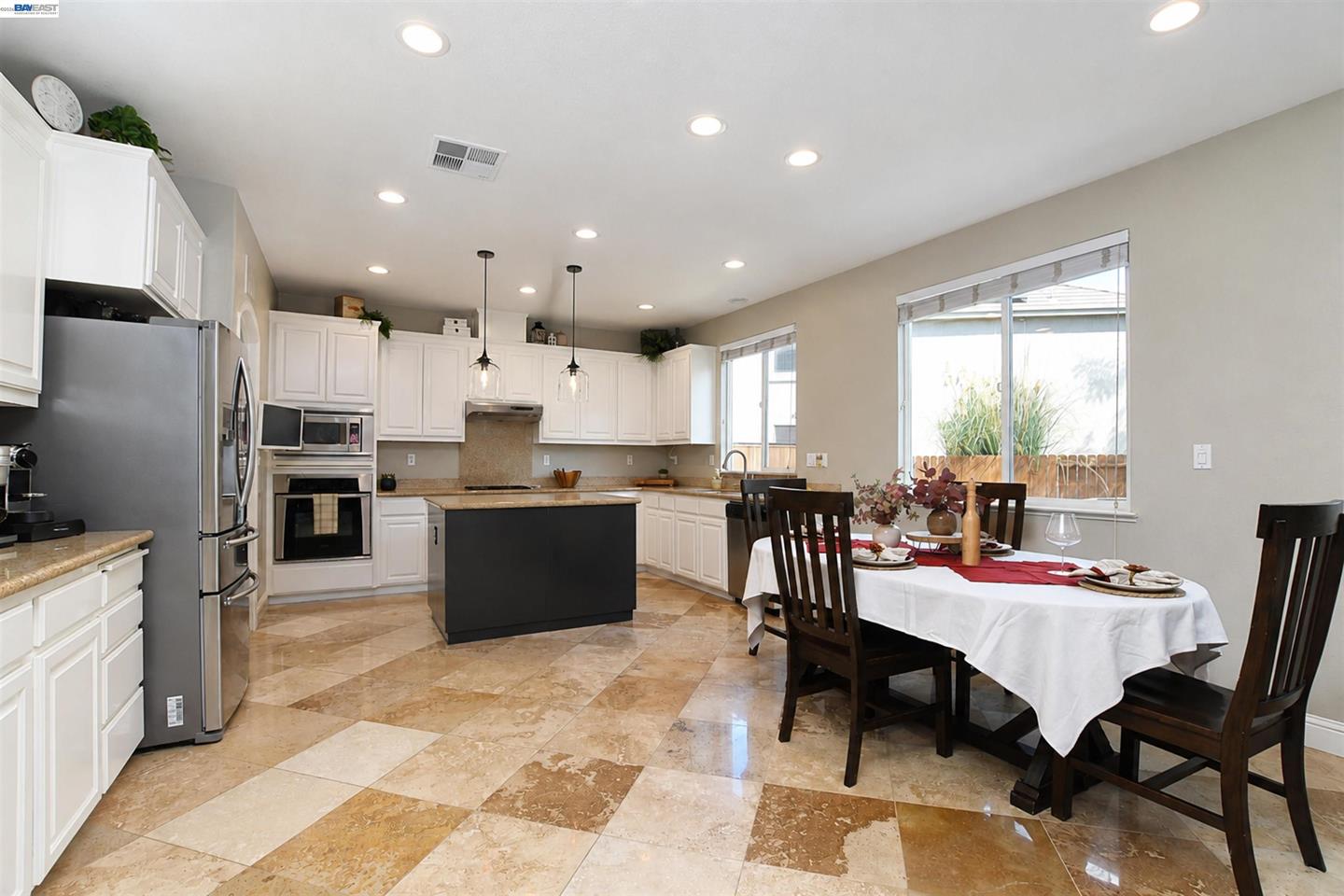 124 Tennyson Ct photo 15
