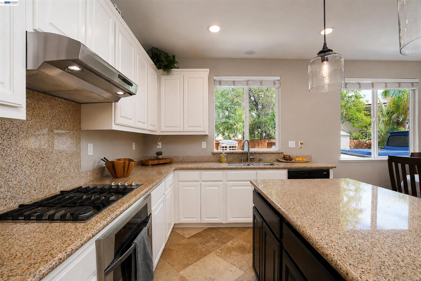 124 Tennyson Ct photo 18