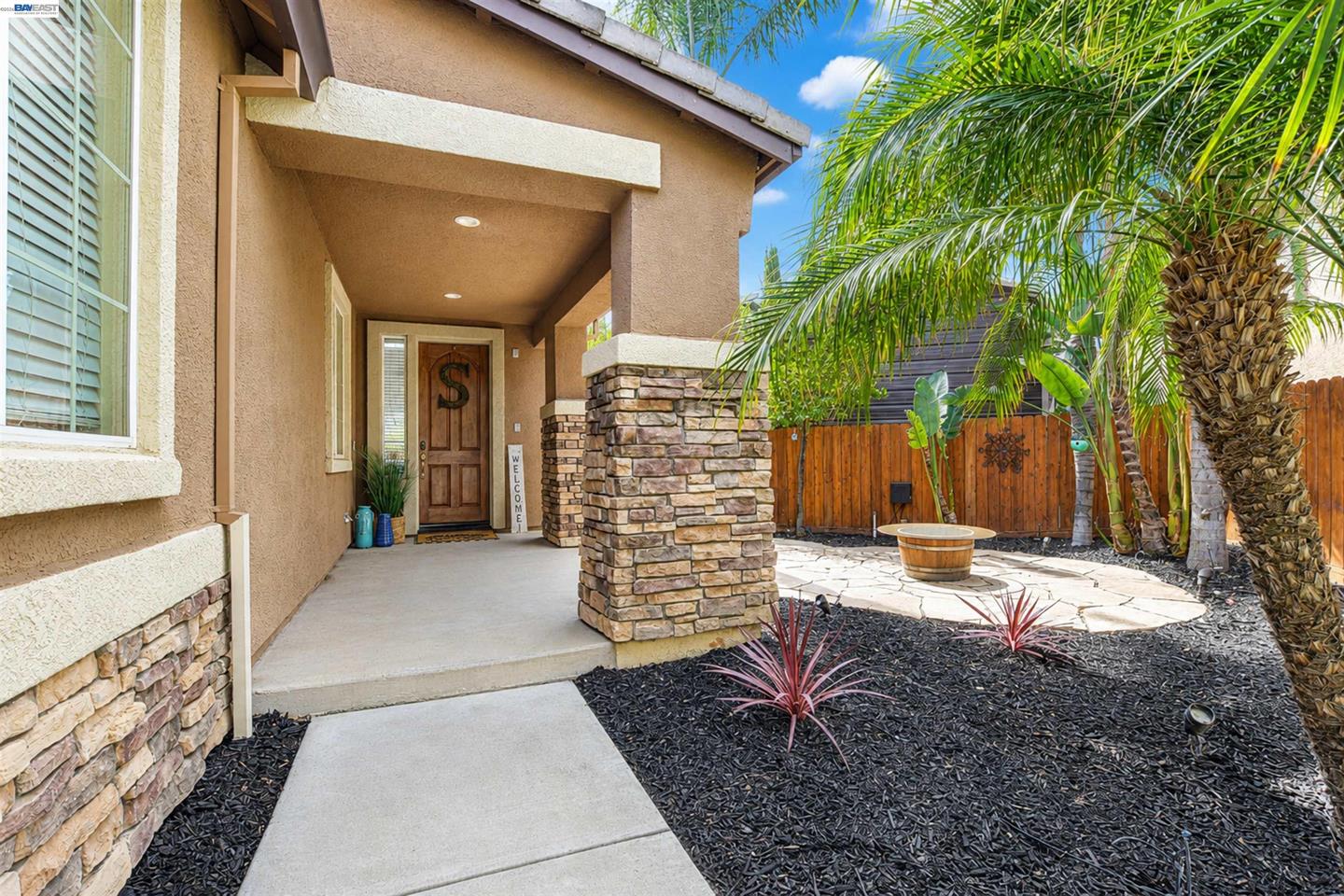 124 Tennyson Ct photo 3
