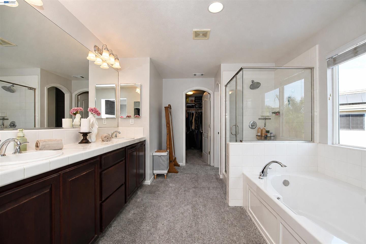 124 Tennyson Ct photo 28