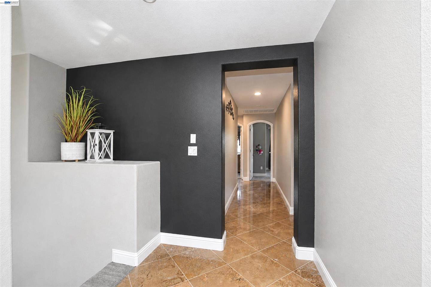 124 Tennyson Ct photo 31