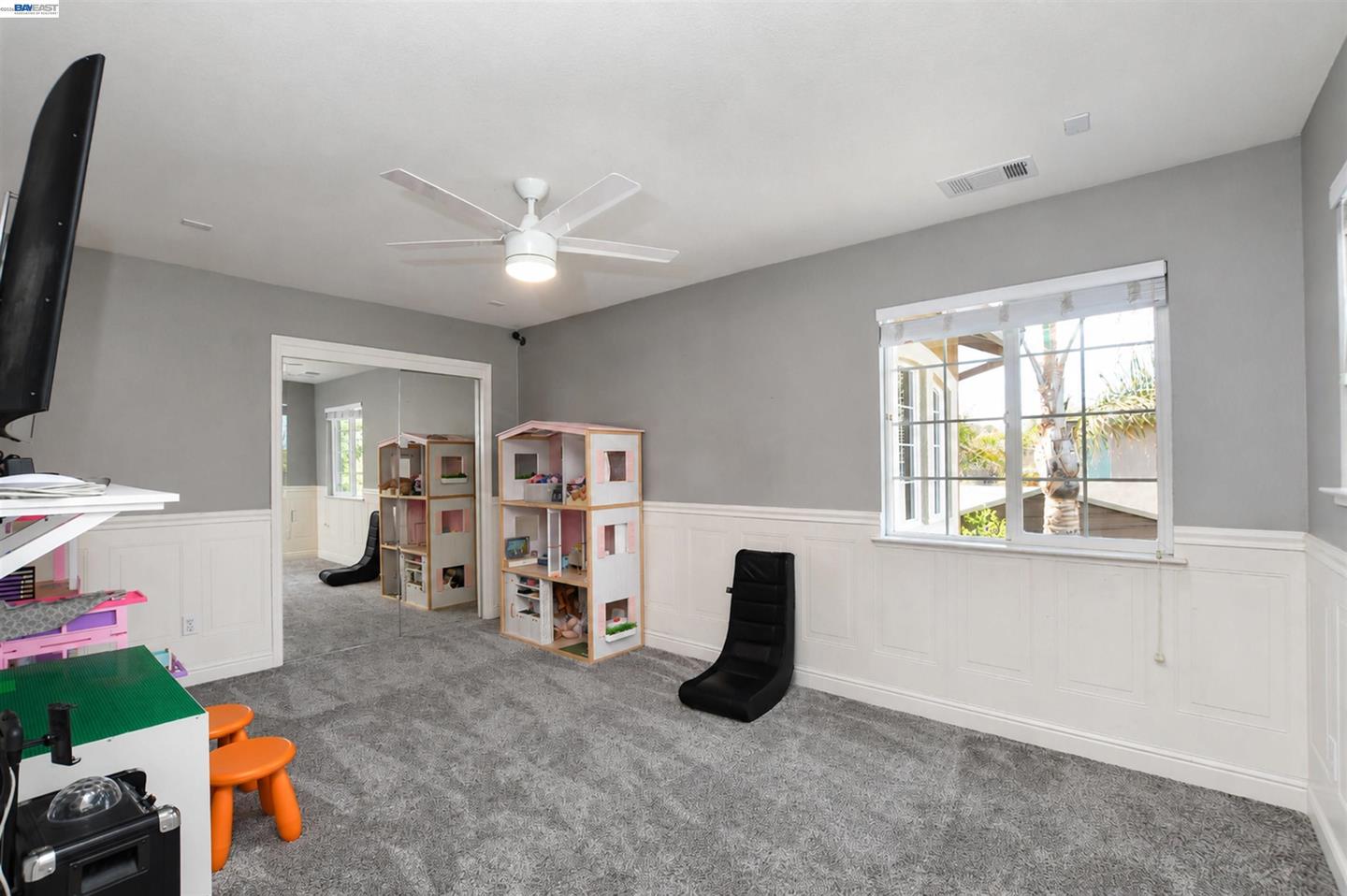 124 Tennyson Ct photo 37