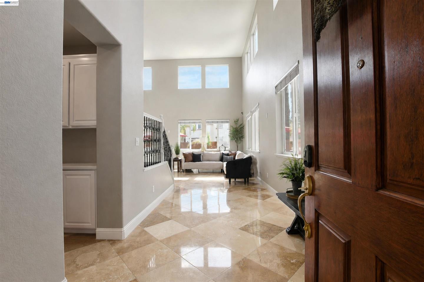 124 Tennyson Ct photo 5