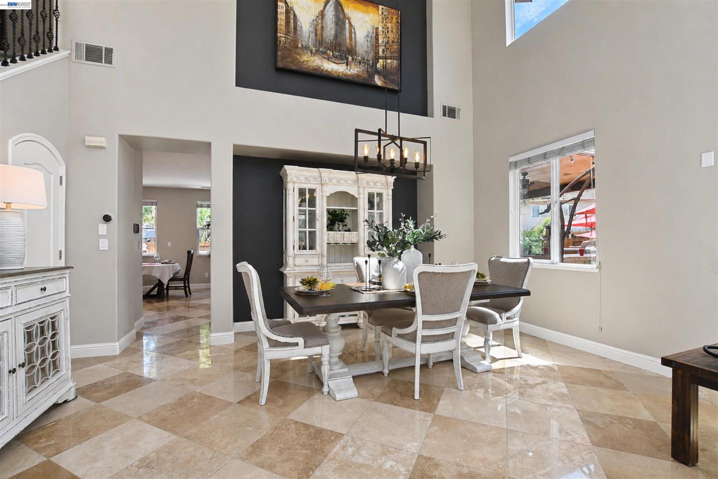 124 Tennyson Ct photo 9