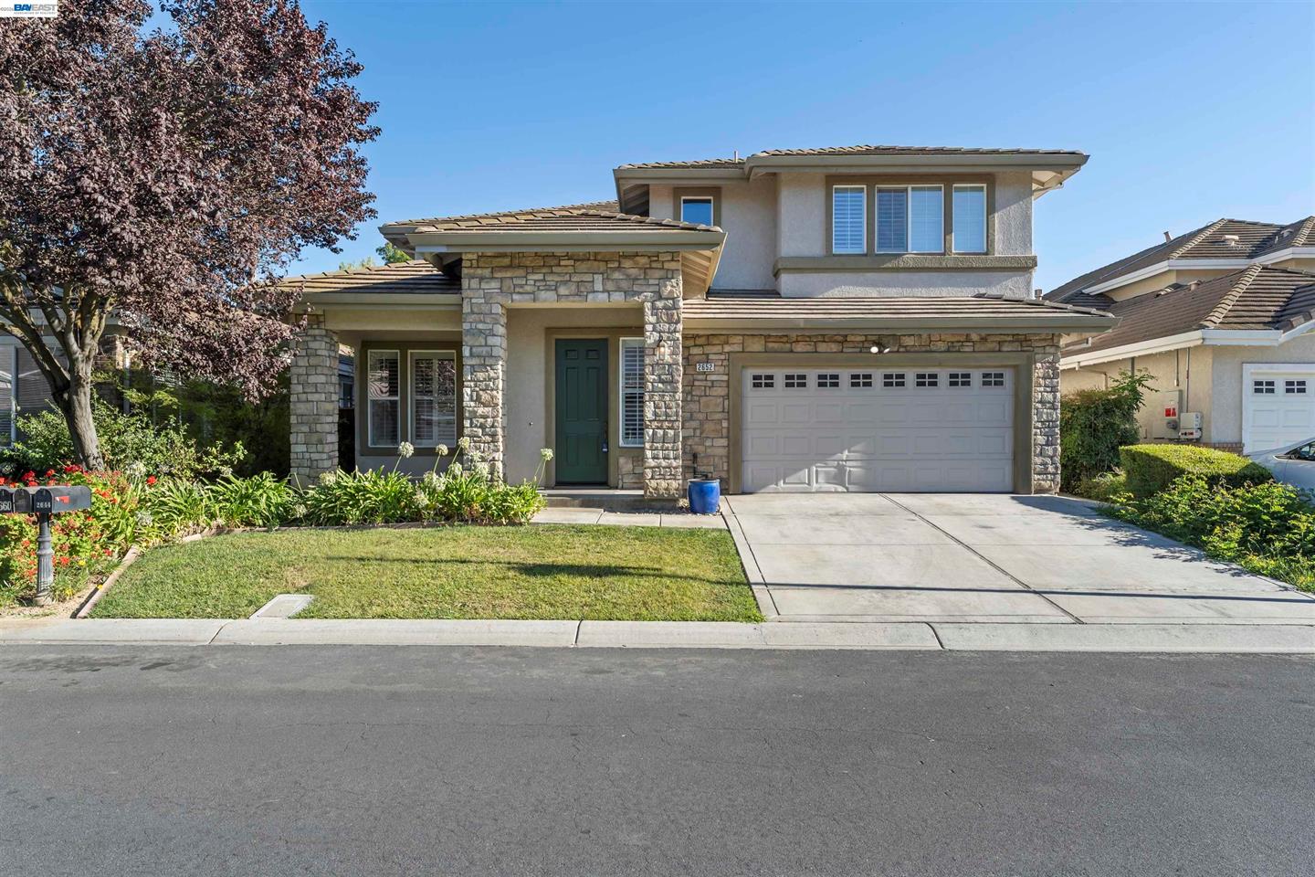 2652 Crescent Way photo 2