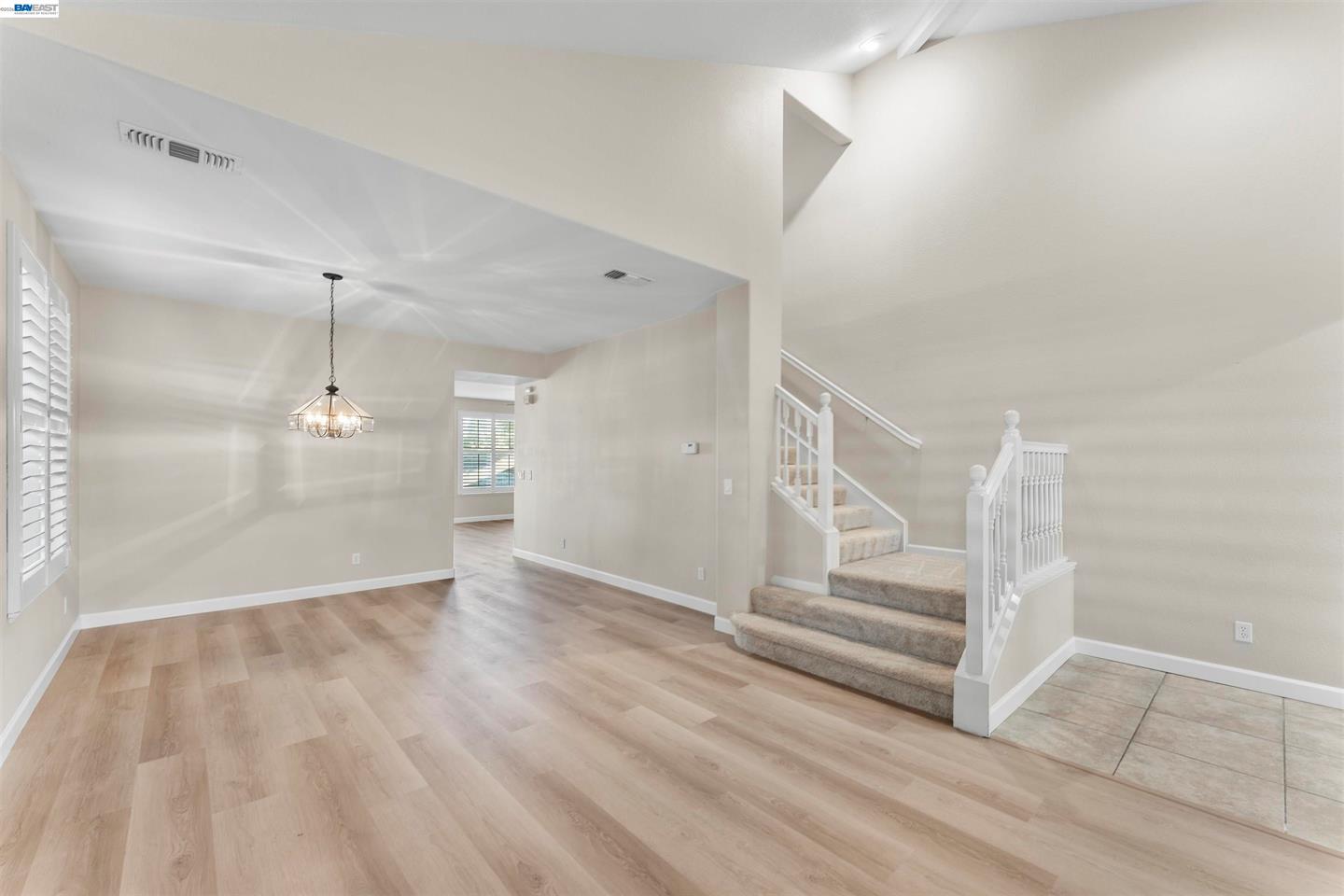 2652 Crescent Way photo 5