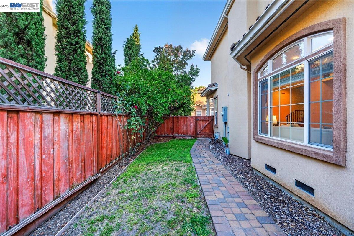 725 W Hacienda AVE photo 52