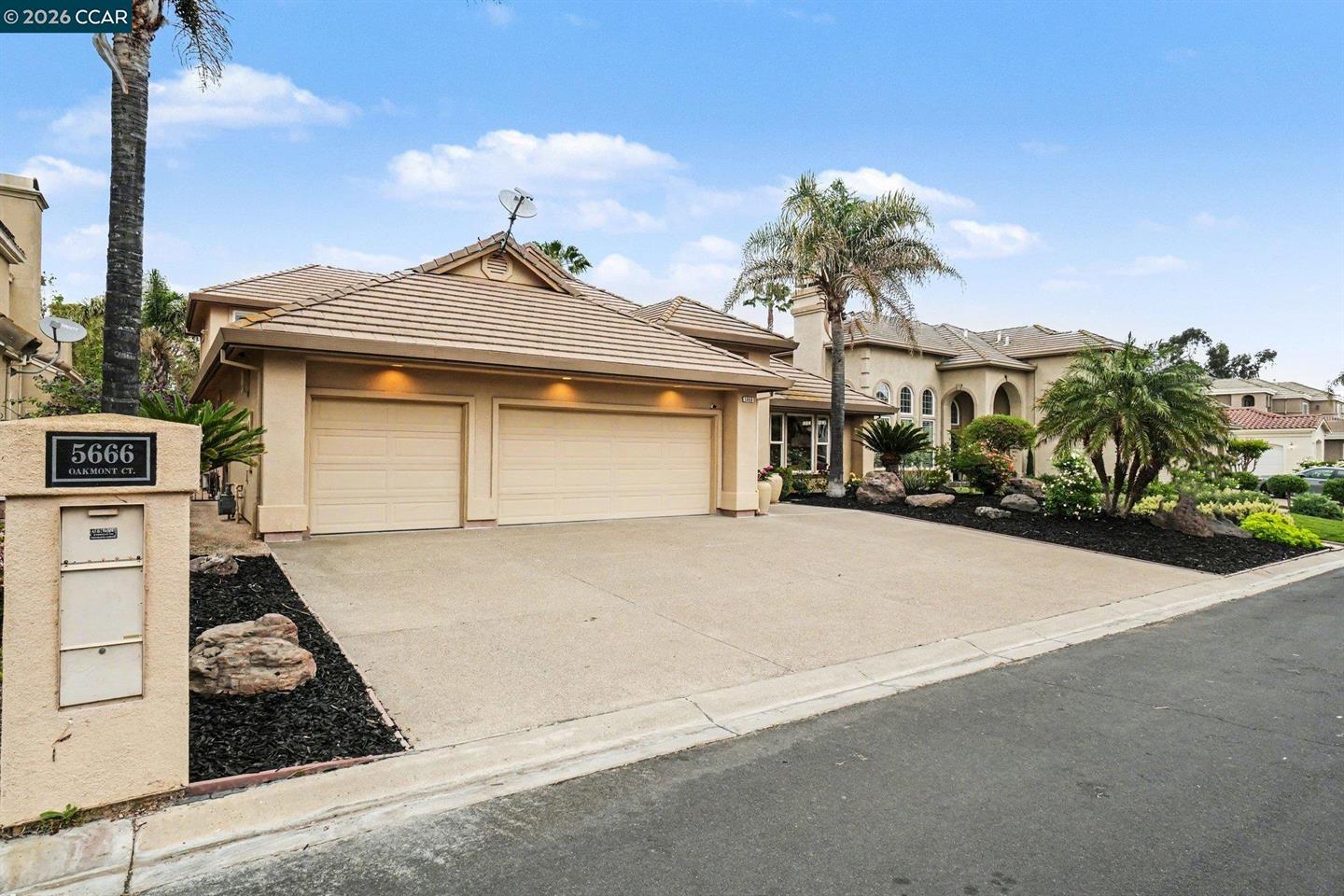 5666 Oakmont Ct photo 4