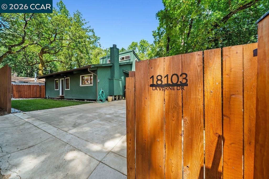 18103 La Verne Dr photo 2