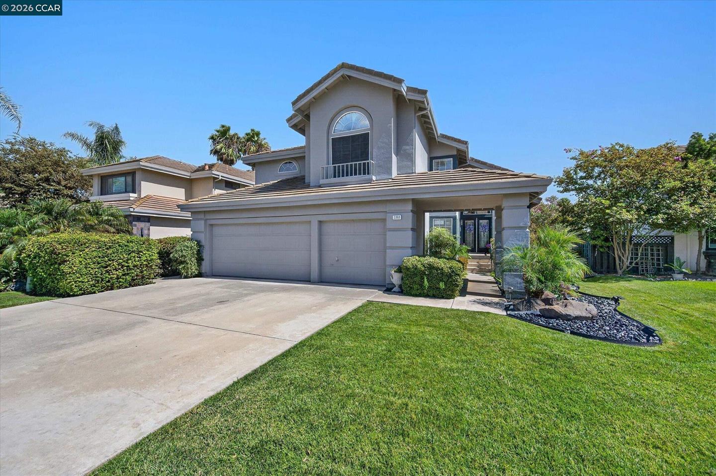2353 Wayfarer Dr photo 2