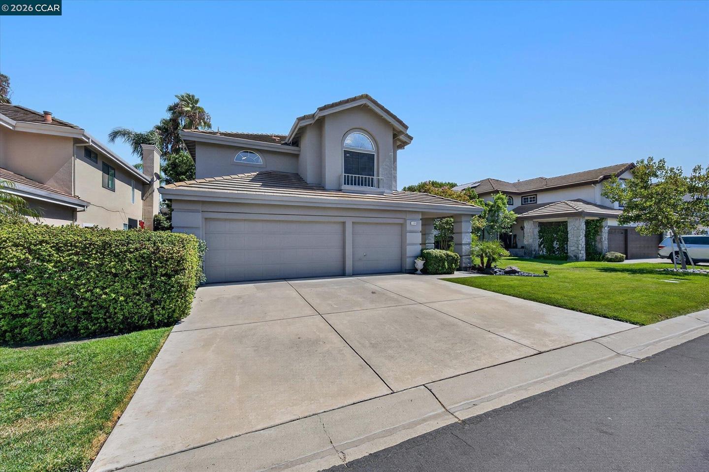 2353 Wayfarer Dr photo 3