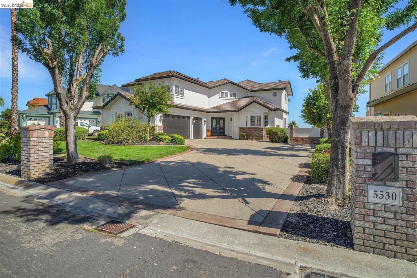 5530 Edgeview DR photo 2
