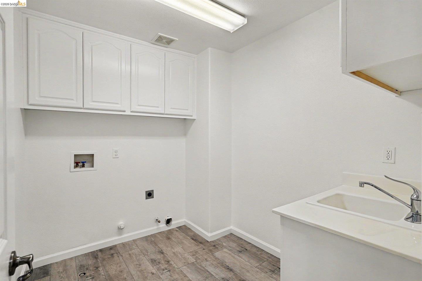 217 Sussex photo 28