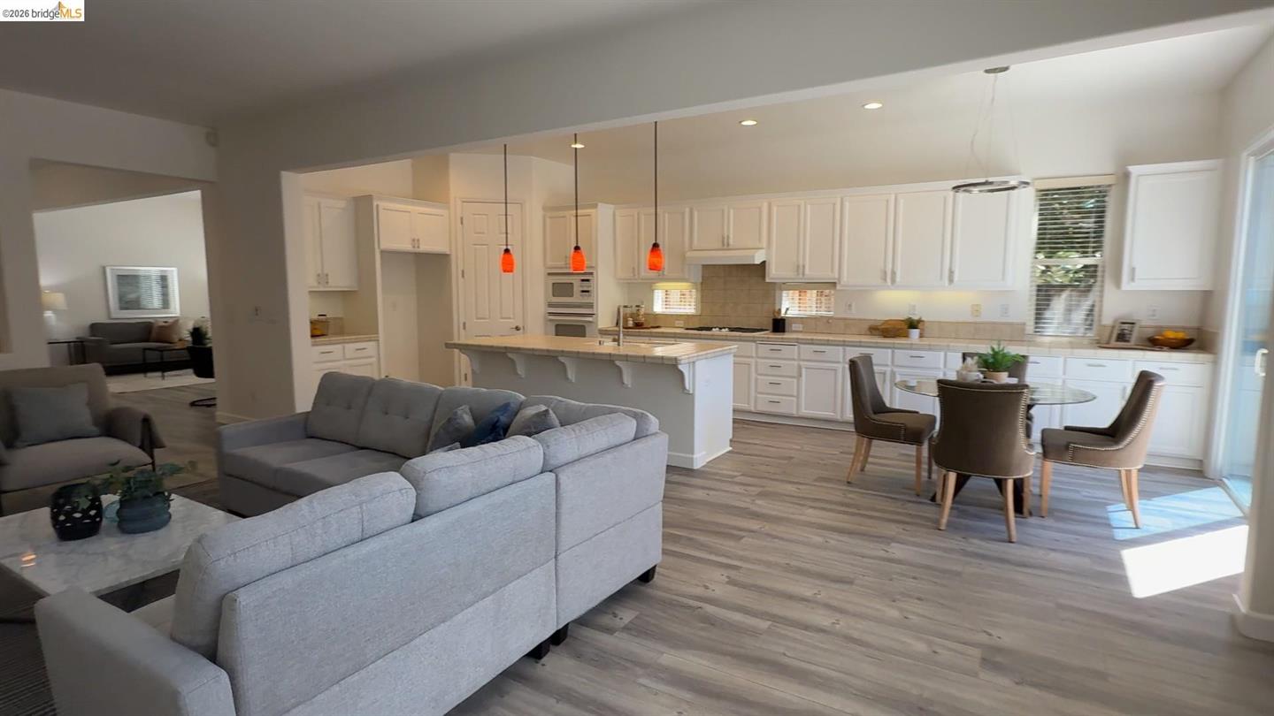 5556 Arcadia Cir photo 2
