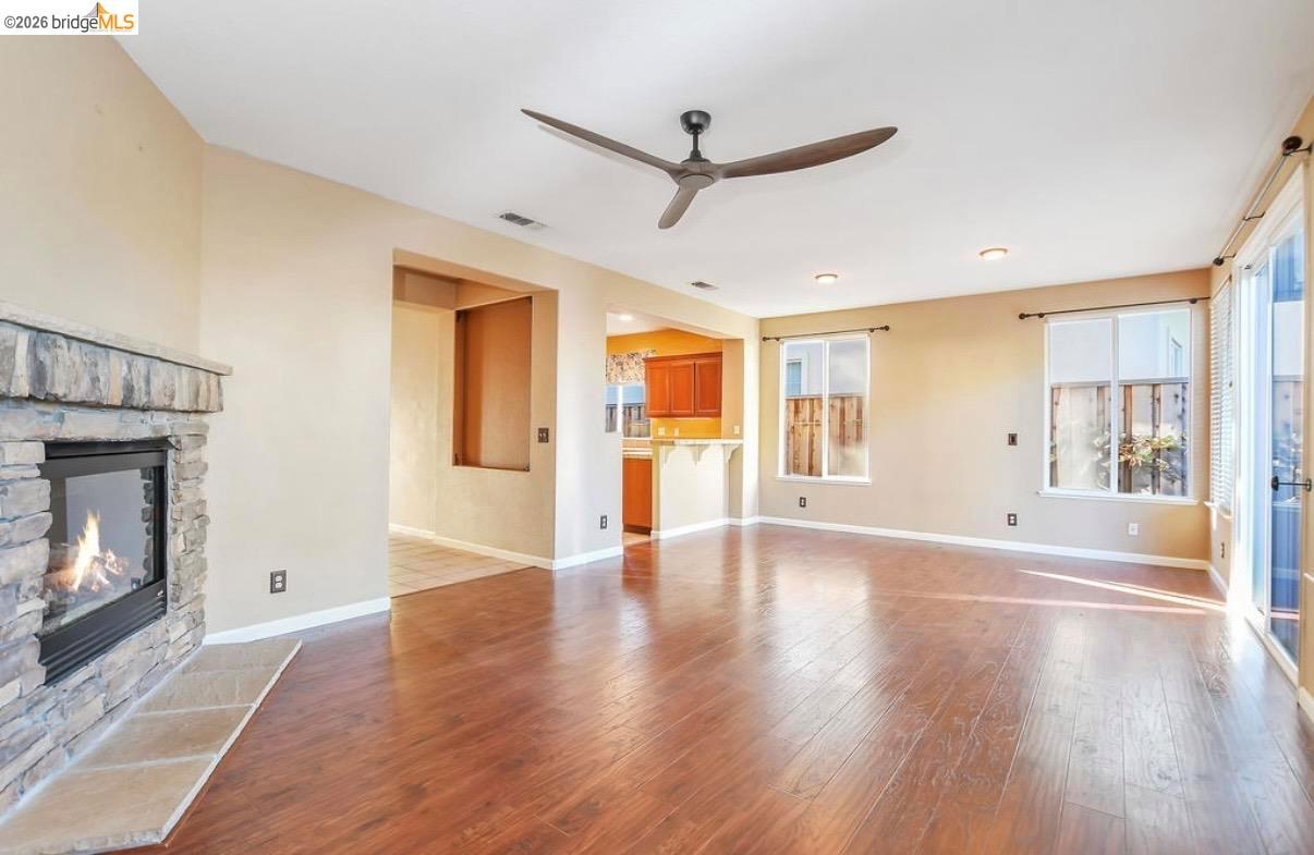 2533 Crescent Way photo 7