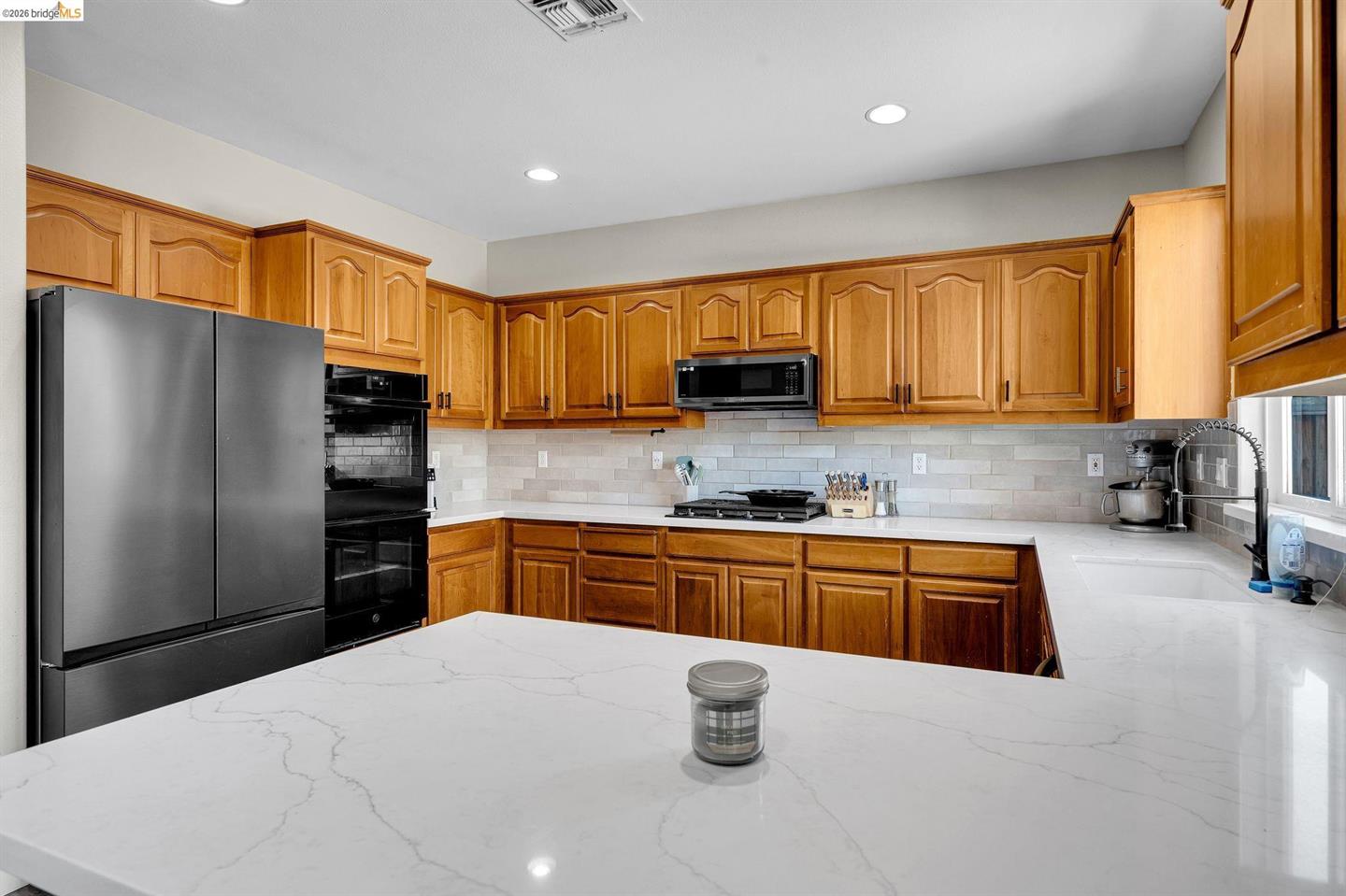 2340 Cambridge Dr photo 2