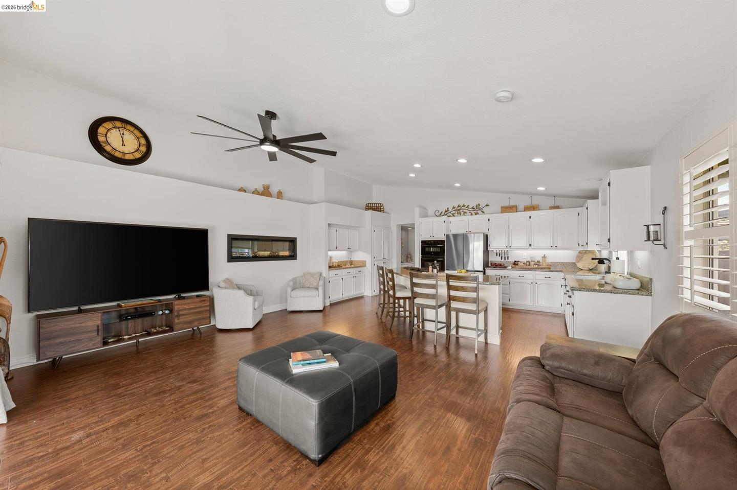2212 Colonial Ct photo 19