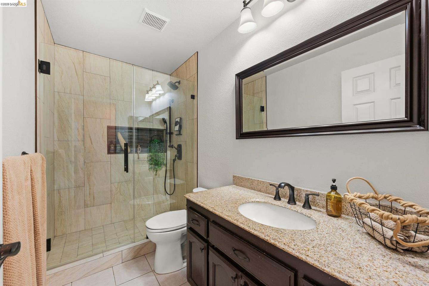 2212 Colonial Ct photo 23